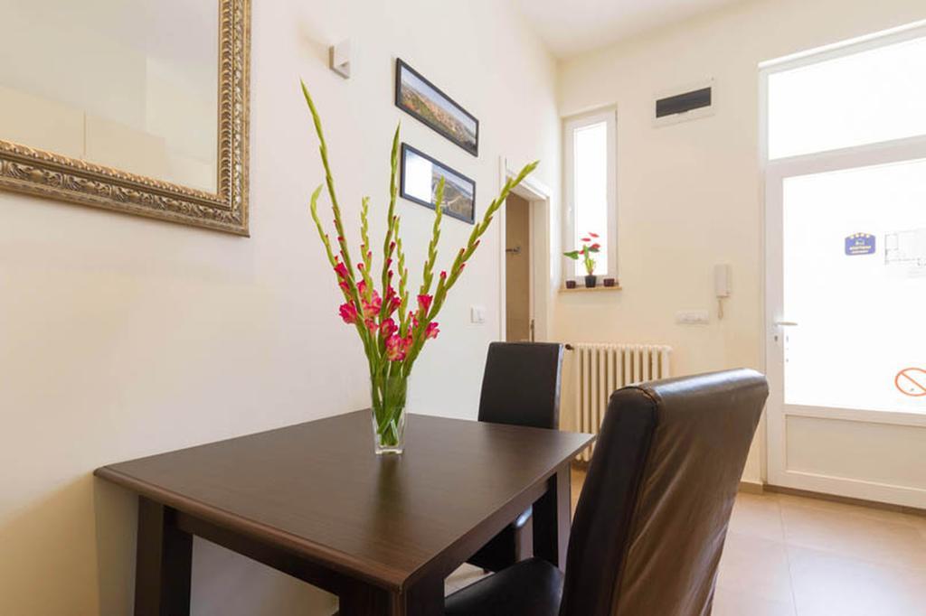 City Break Apartments Chic And Luxury Belgrad Exteriör bild